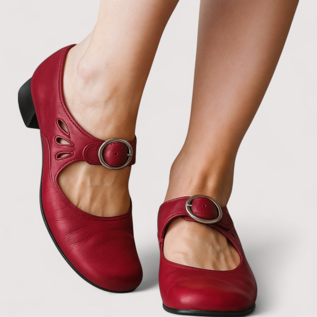 Clara | Elegant neckline in faux leather for a refined look