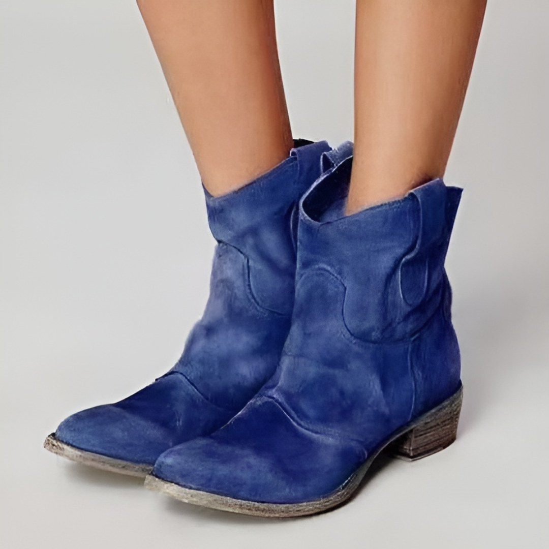 Carlotta – Elegant Ankle Boots in Suede for a Trendy Style