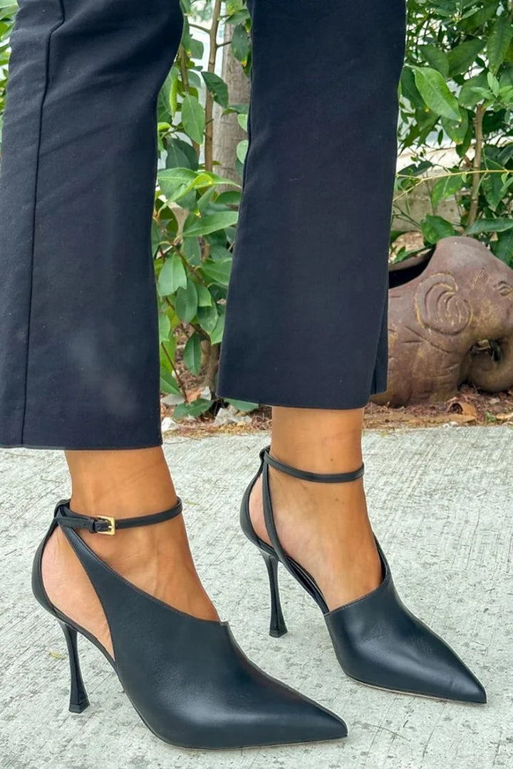 Everly & Rose | Pointed Toe Pump with Ankle Strap